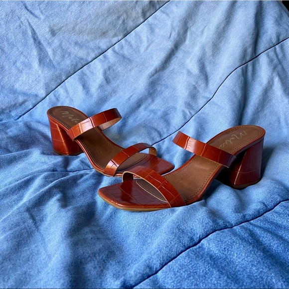 Madrid Croc Block Heel - Picture 3 of 7